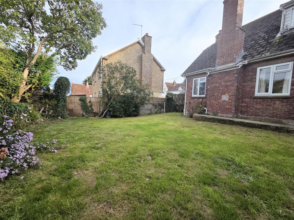 Property photo 2 of 17 Outside