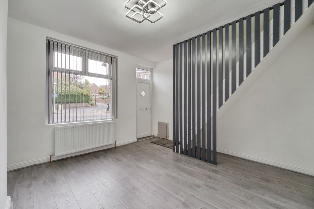Property photo 2 of 17 Pbox-Img.Jpg