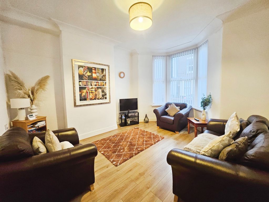 Property photo 2 of 19 Lounge