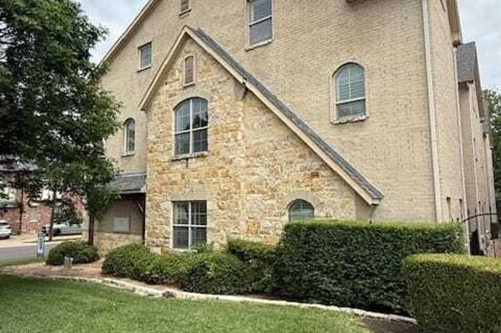 Property photo 1 of 1