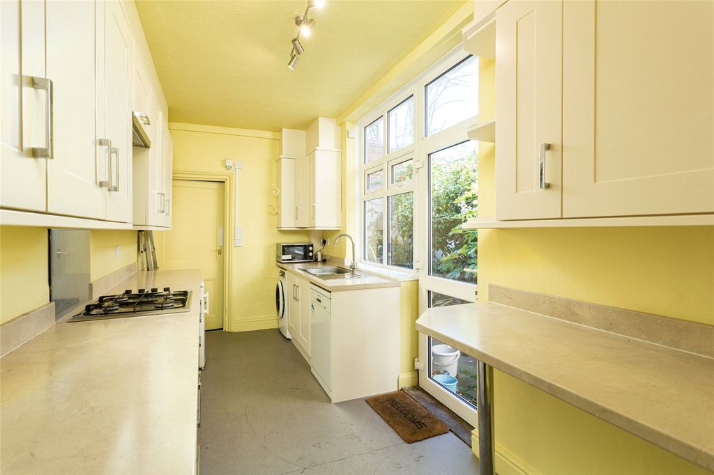 Property photo 2 of 17 Photos