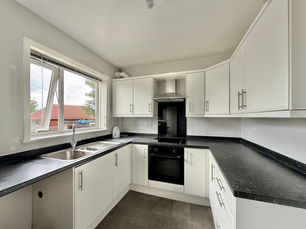 Property photo 3 of 8 Kitchen