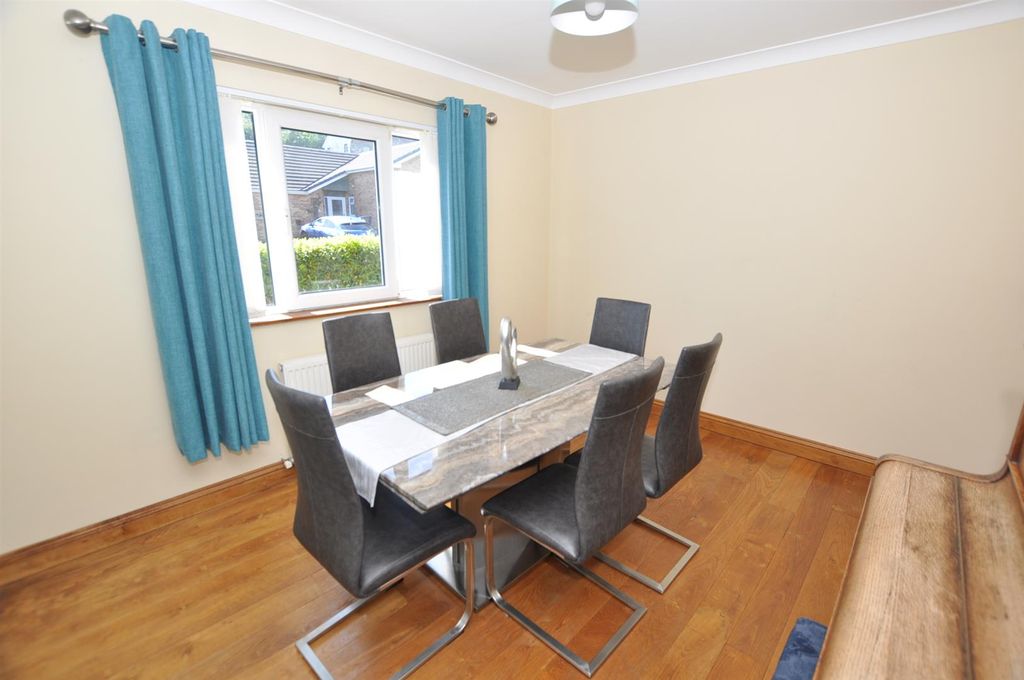 Property photo 2 of 20 Dining Room