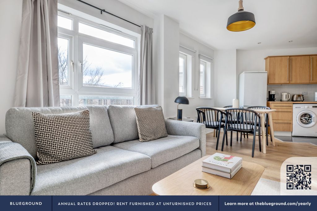 Property photo 3 of 22 Living Room