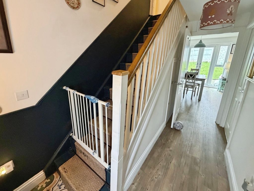 Property photo 2 of 17 Hallway