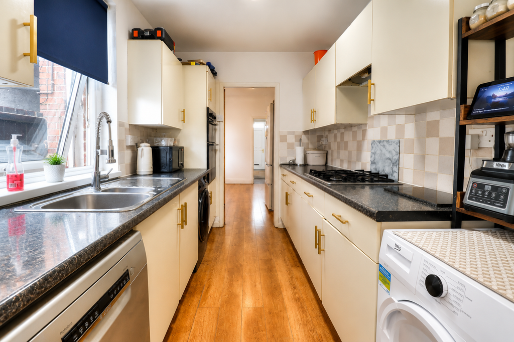 Property photo 2 of 15 Kitchen