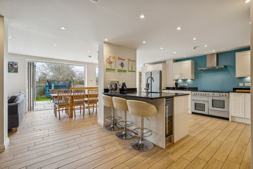 Property photo 3 of 38 5004225