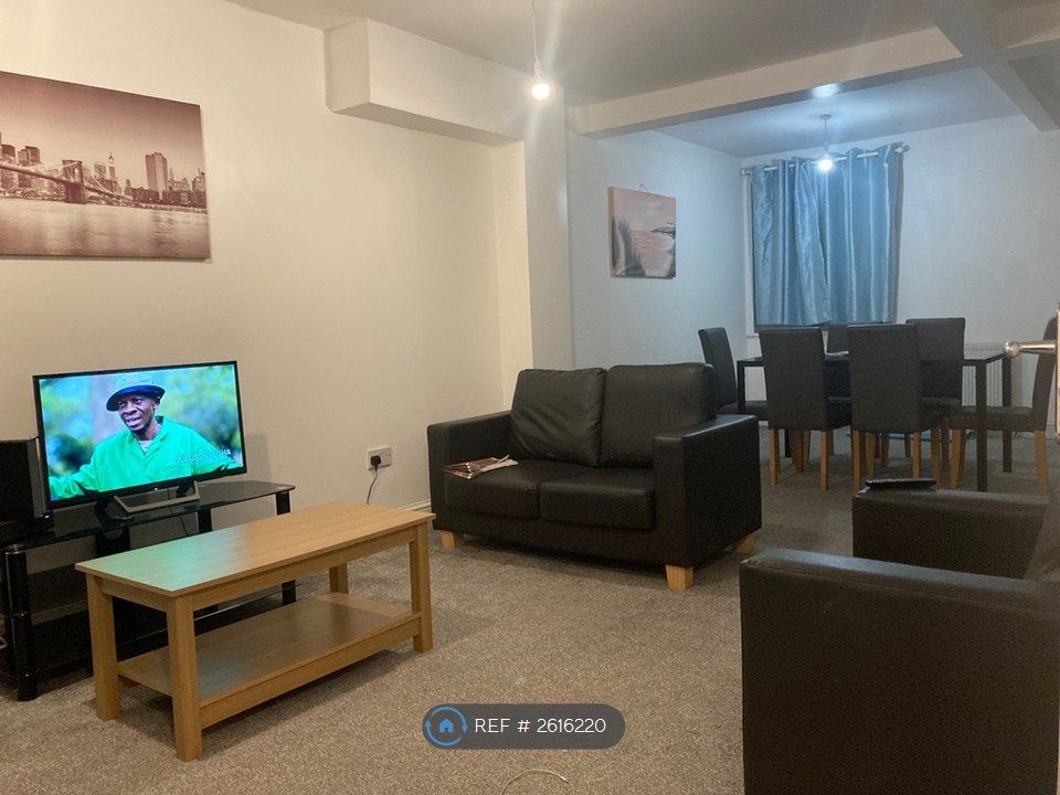 Property photo 3 of 12