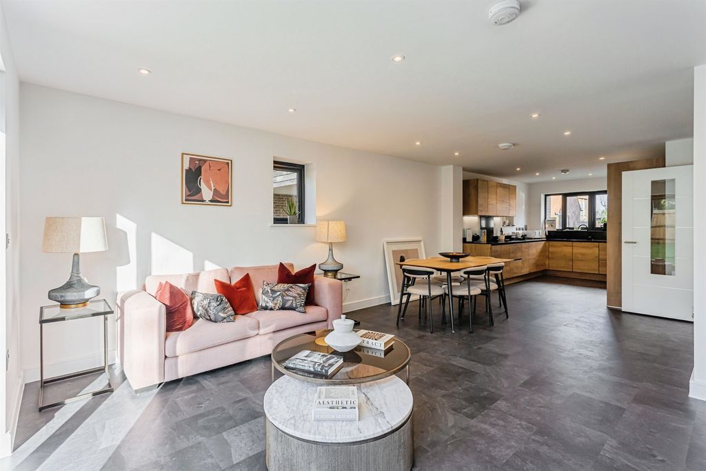 Property photo 3 of 19