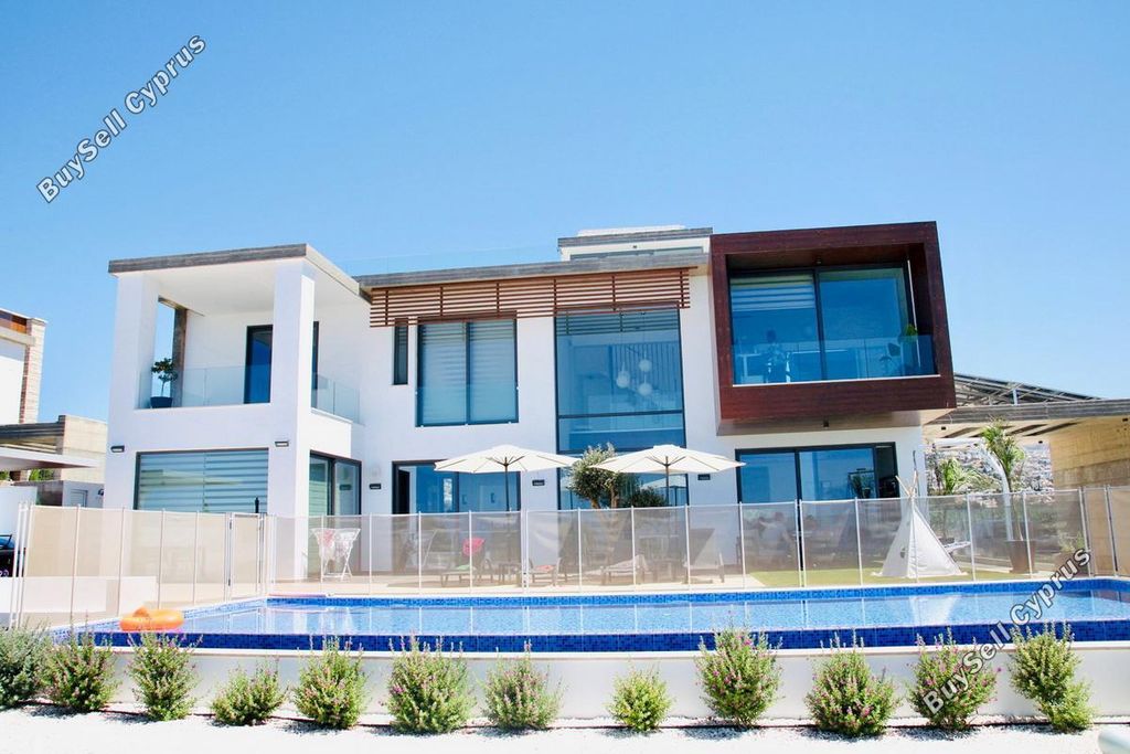 Property photo 1 of 43