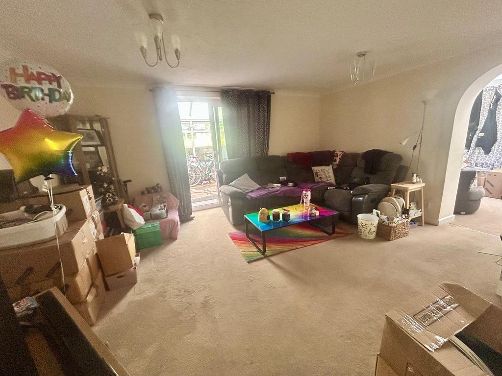 Property photo 3 of 10 Living Room