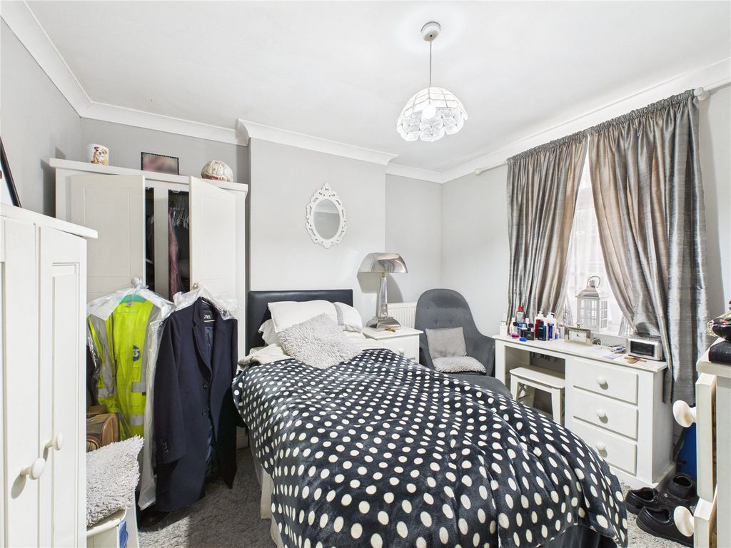 Property photo 2 of 12 Picture No. 18