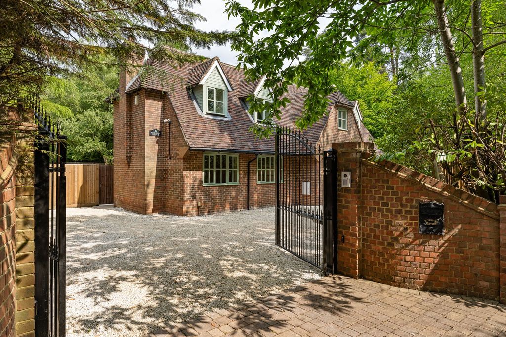 Property photo 2 of 28 Gated Entrance