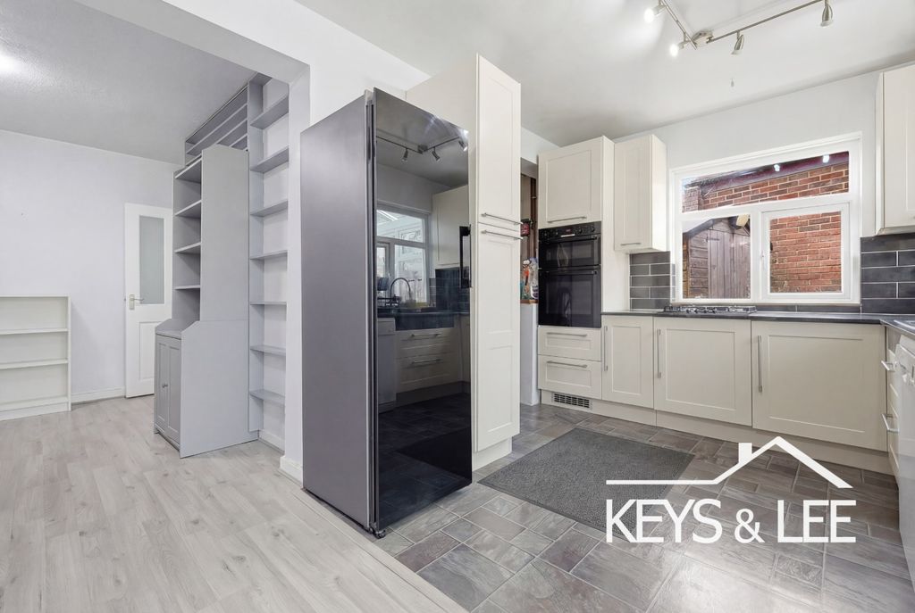 Property photo 3 of 13 5032364