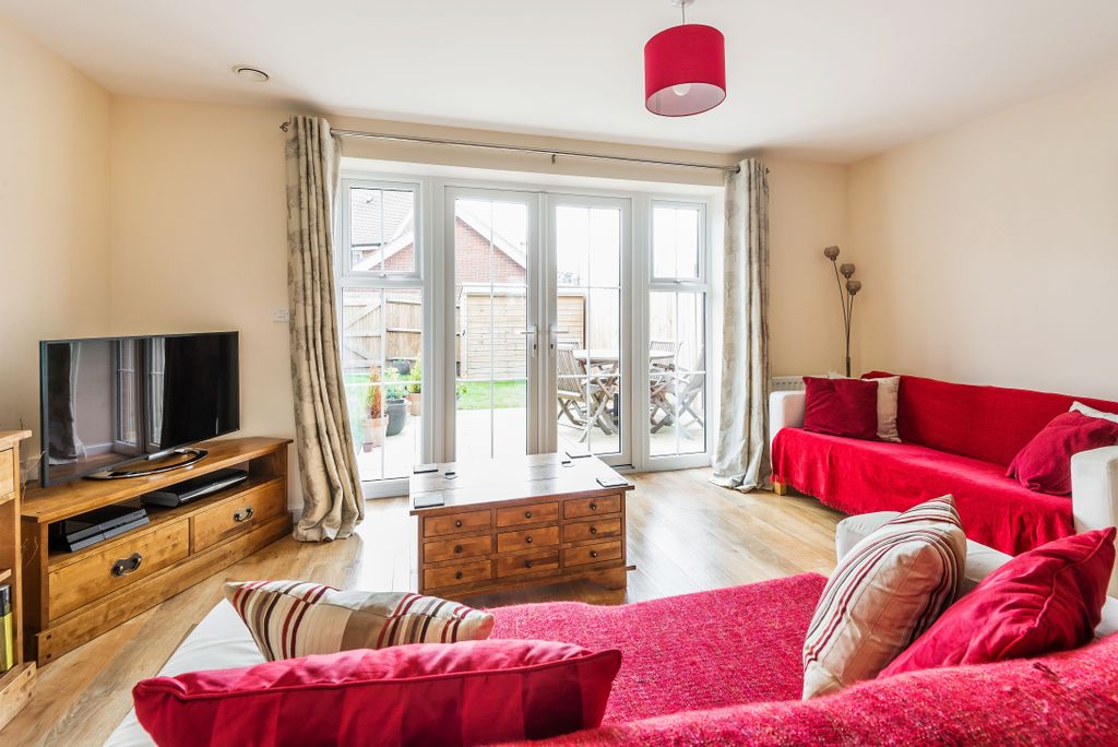 Property photo 2 of 11 Lounge (3).Jpg