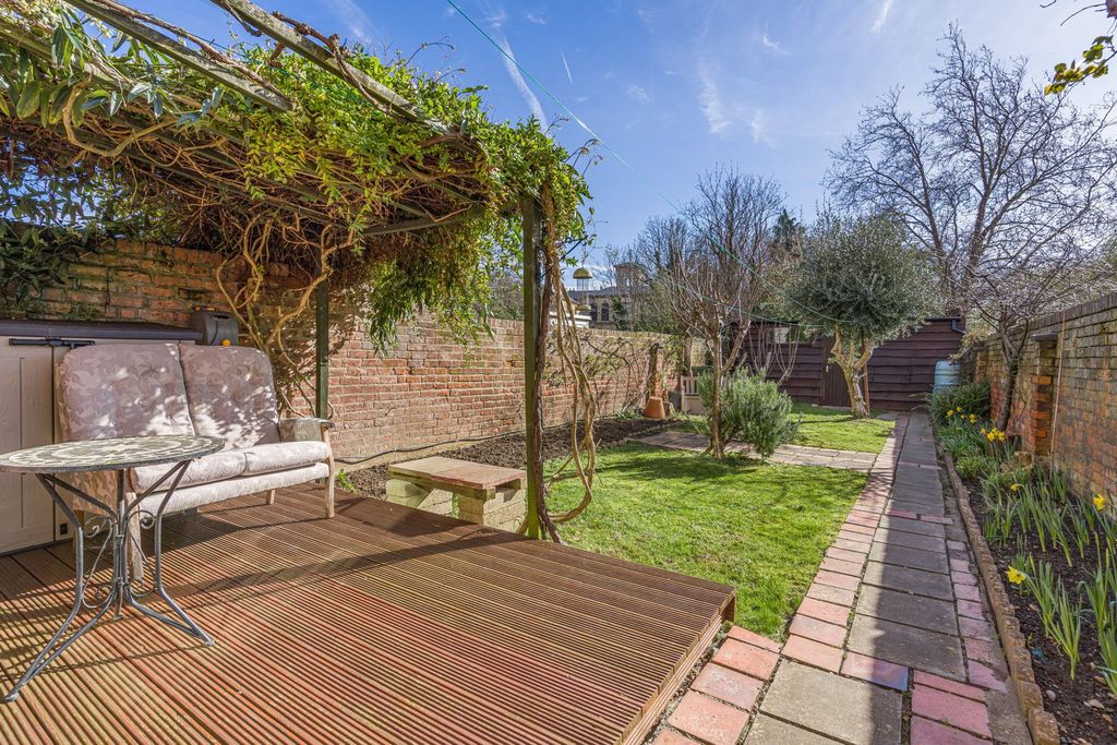 Property photo 2 of 21