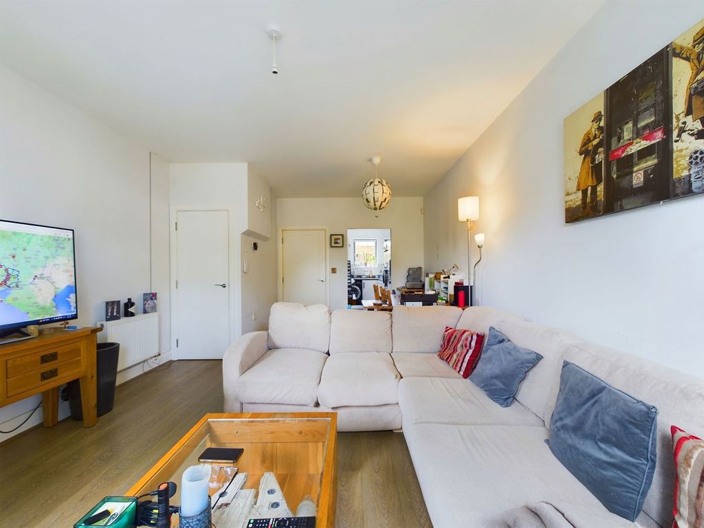 Property photo 2 of 17