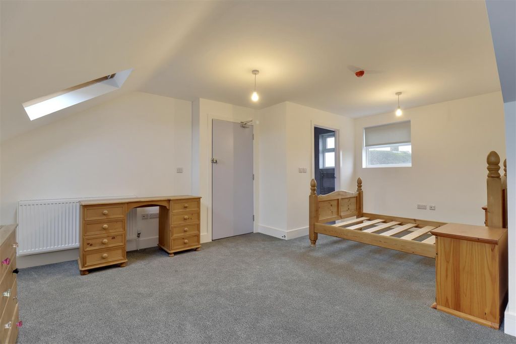 Property photo 2 of 13 67Cb9492-7E00-4390-BA44-10Ea9E2030A8_1_201_A.Jpeg