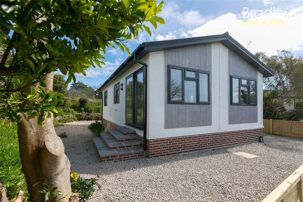 Property photo 2 of 21 Picture No. 35