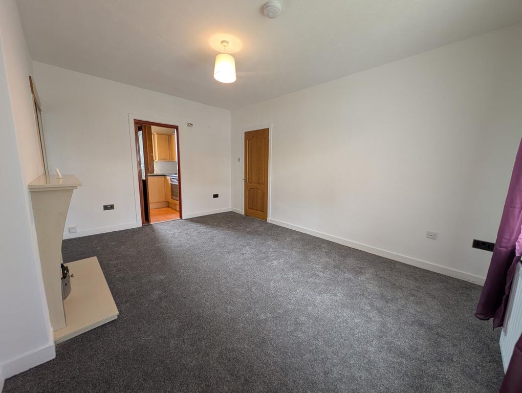 Property photo 2 of 9 Living Room