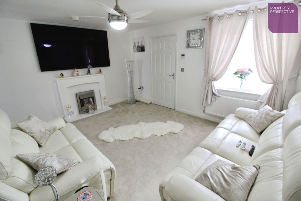 Property photo 2 of 12 Lounge