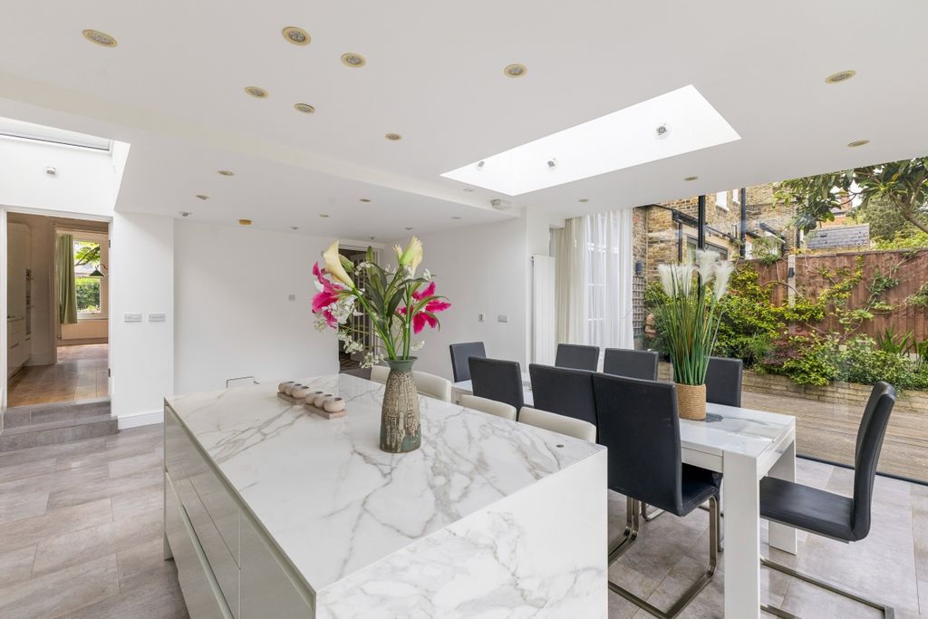 Property photo 3 of 29 108593_5 Hollingb...