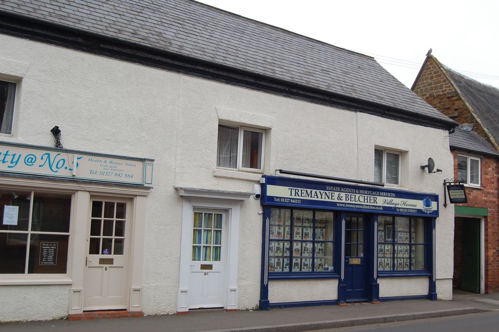 Property photo 1 of 8 High Street