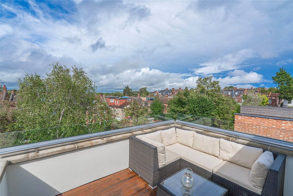 Property photo 3 of 22 Roof Terrace A
