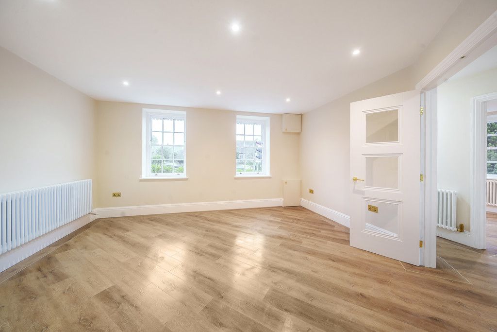 Property photo 3 of 19 Dining Area