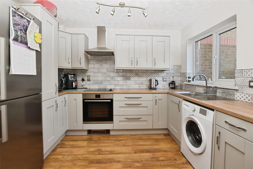 Property photo 3 of 10 Kitchen / Diner
