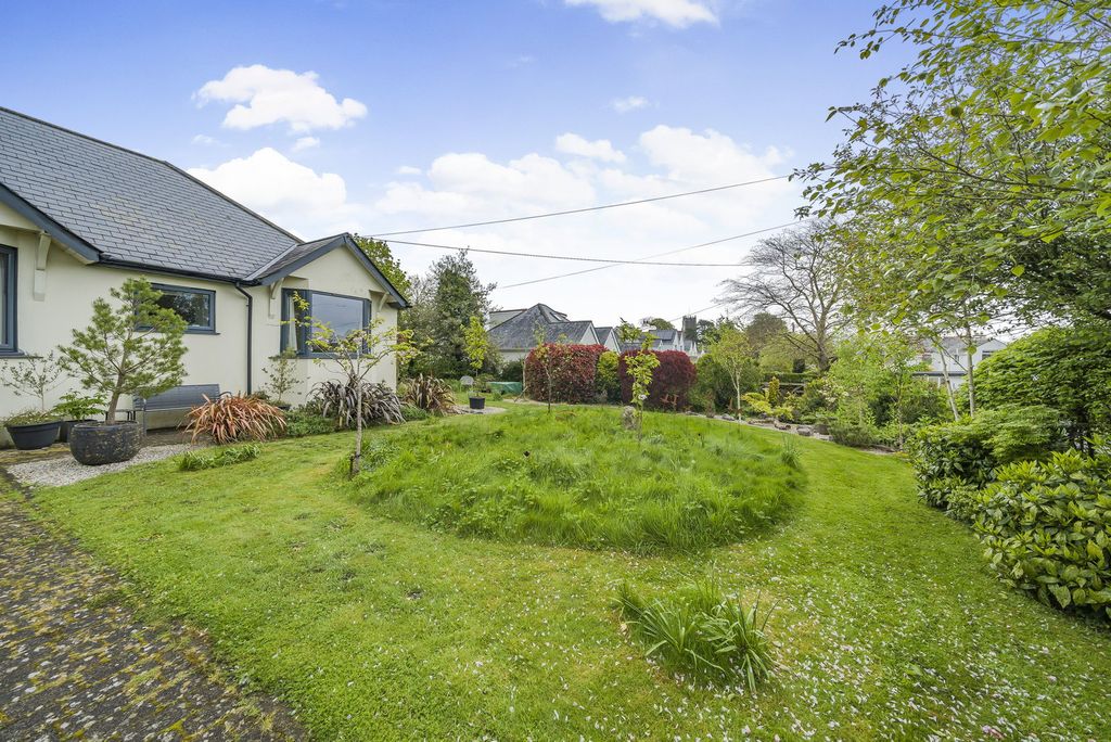 Property photo 2 of 18
