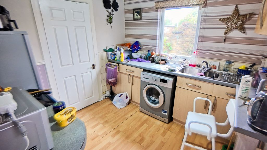 Property photo 3 of 20
