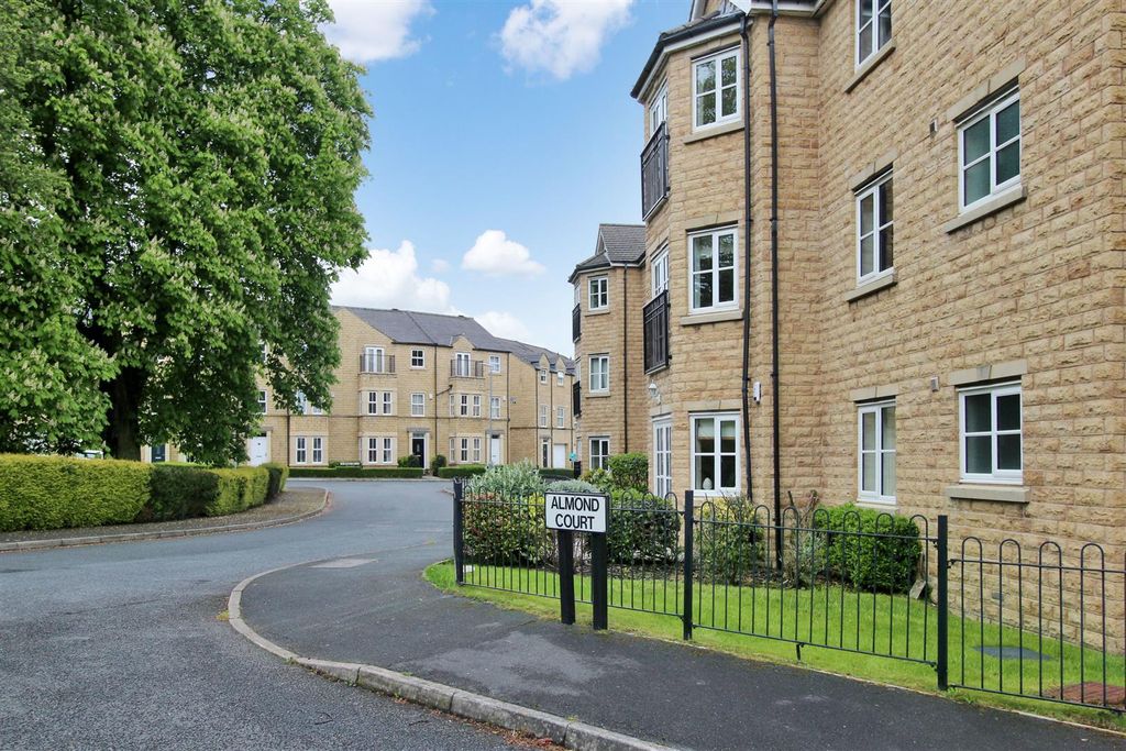 Property photo 1 of 17 Almondcourt12 (13)_Rav0067170_0.Jpg