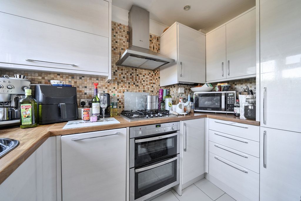 Property photo 3 of 16 1-69F4Aea8Bac04-1...