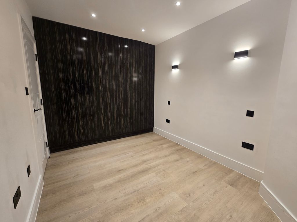 Property photo 1 of 6 View