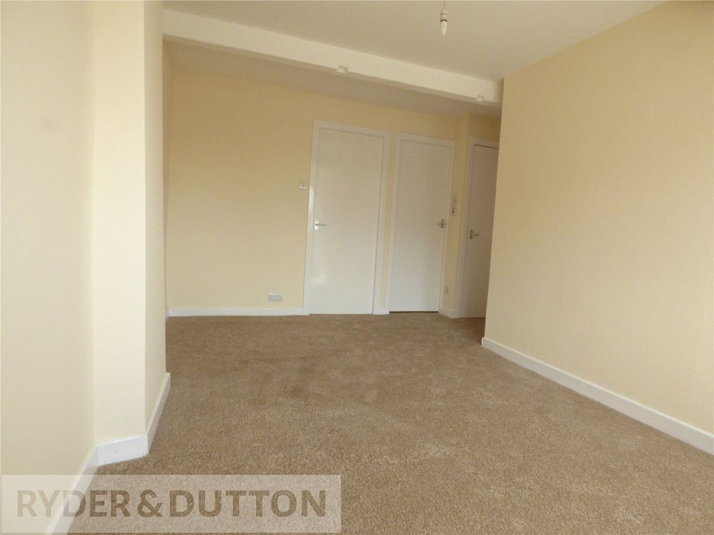 Property photo 3 of 11 Lounge