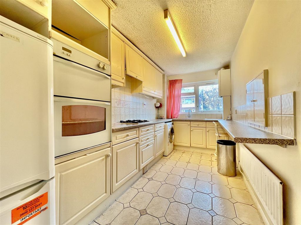 Property photo 1 of 7 Kitchen