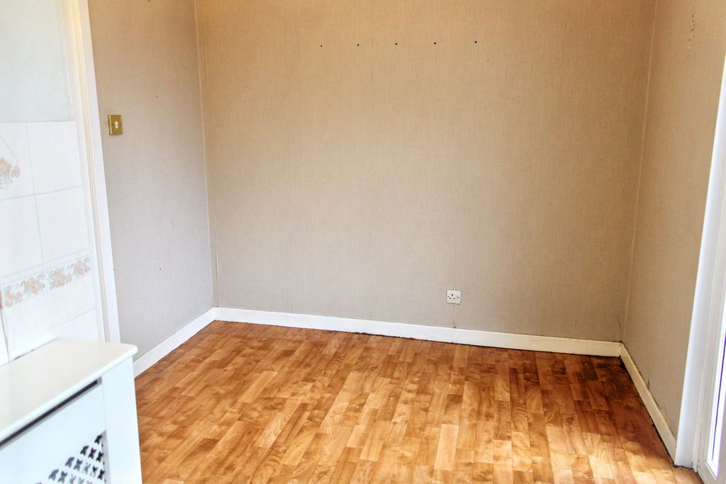 Property photo 3 of 10 Photo 2