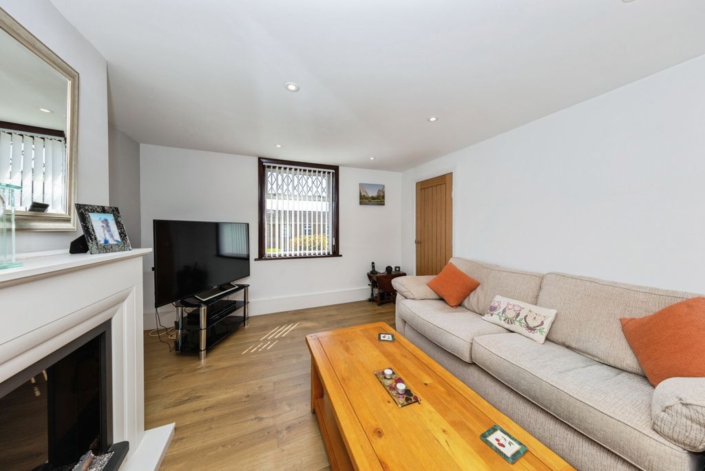 Property photo 3 of 21 Pbox-Img.Jpg