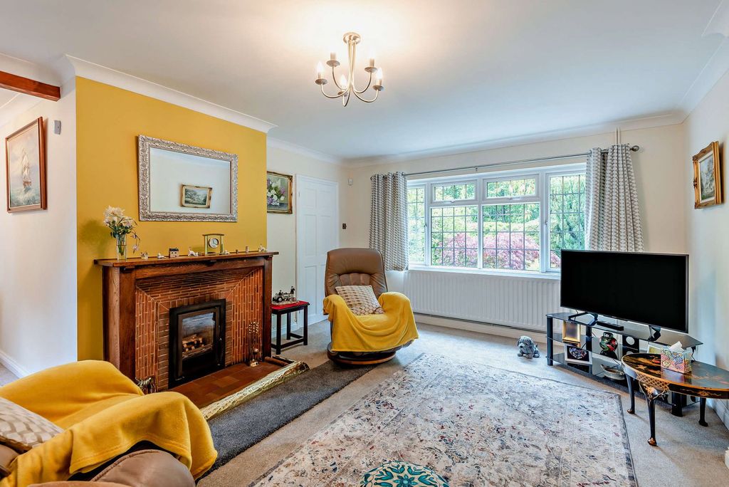 Property photo 2 of 31