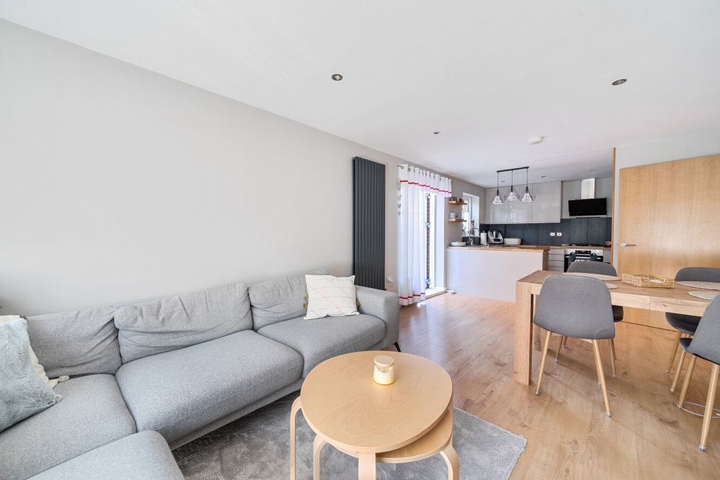 Property photo 2 of 17 Picture No. 15