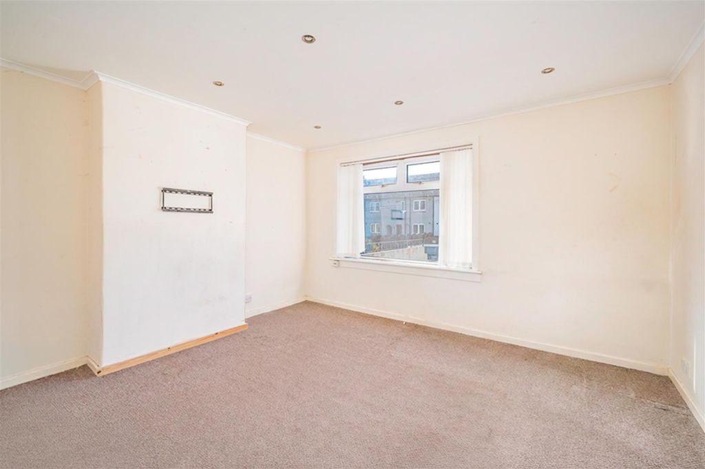 Property photo 2 of 14 49 Fintryside Dundee-3.Jpg