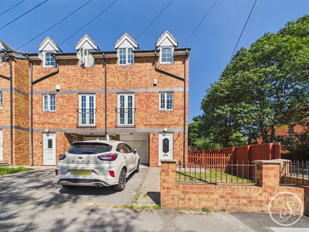 Property photo 1 of 16 External