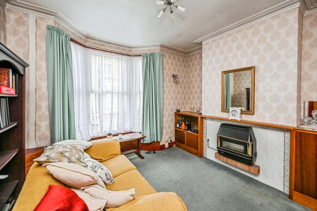 Property photo 2 of 16 Photo
