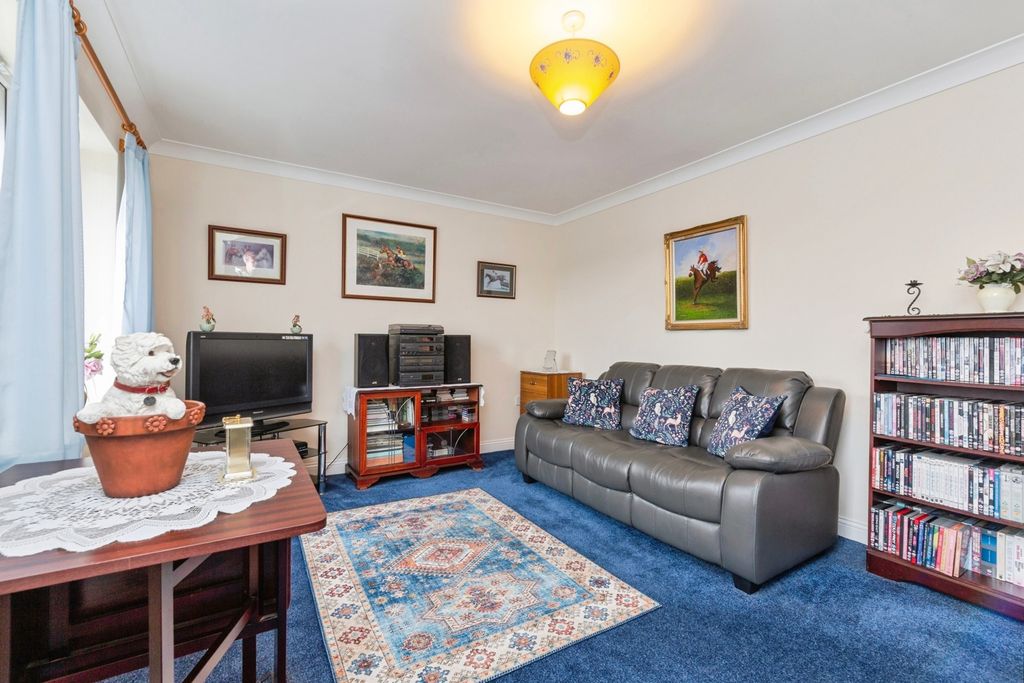 Property photo 3 of 12 Pbox-Img.Jpg