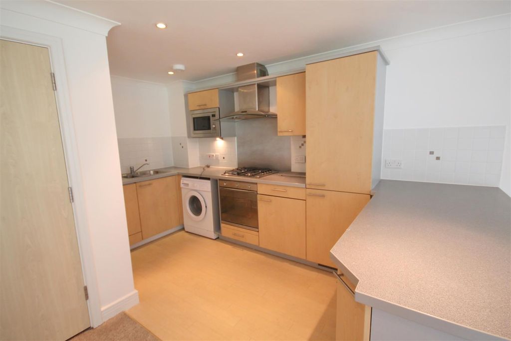 Property photo 3 of 11 Kitchen.Jpg