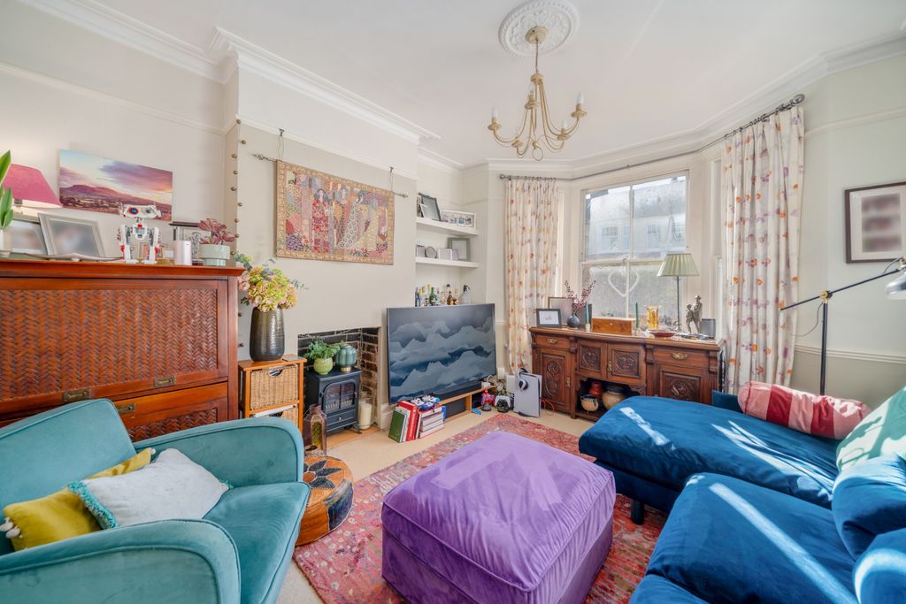 Property photo 1 of 10 Photo 5