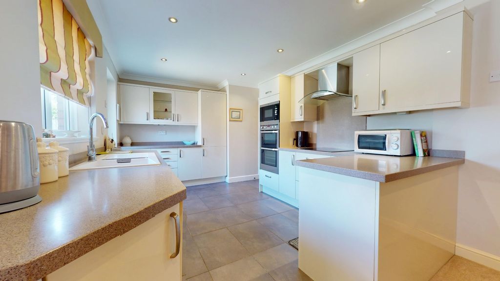 Property photo 2 of 20 4406591