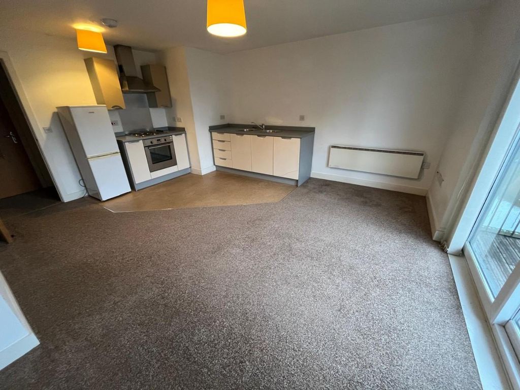 Property photo 3 of 13 Lounge