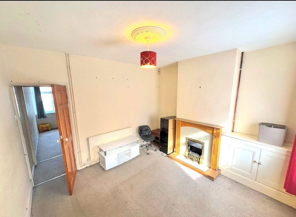 Property photo 2 of 27 Picture No. 25